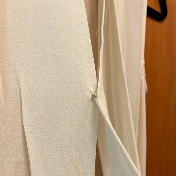 NWOT Aritzia 🐝 3 for $35 Babaton off-white Blouse 100% silk - Picture 3 of 6
